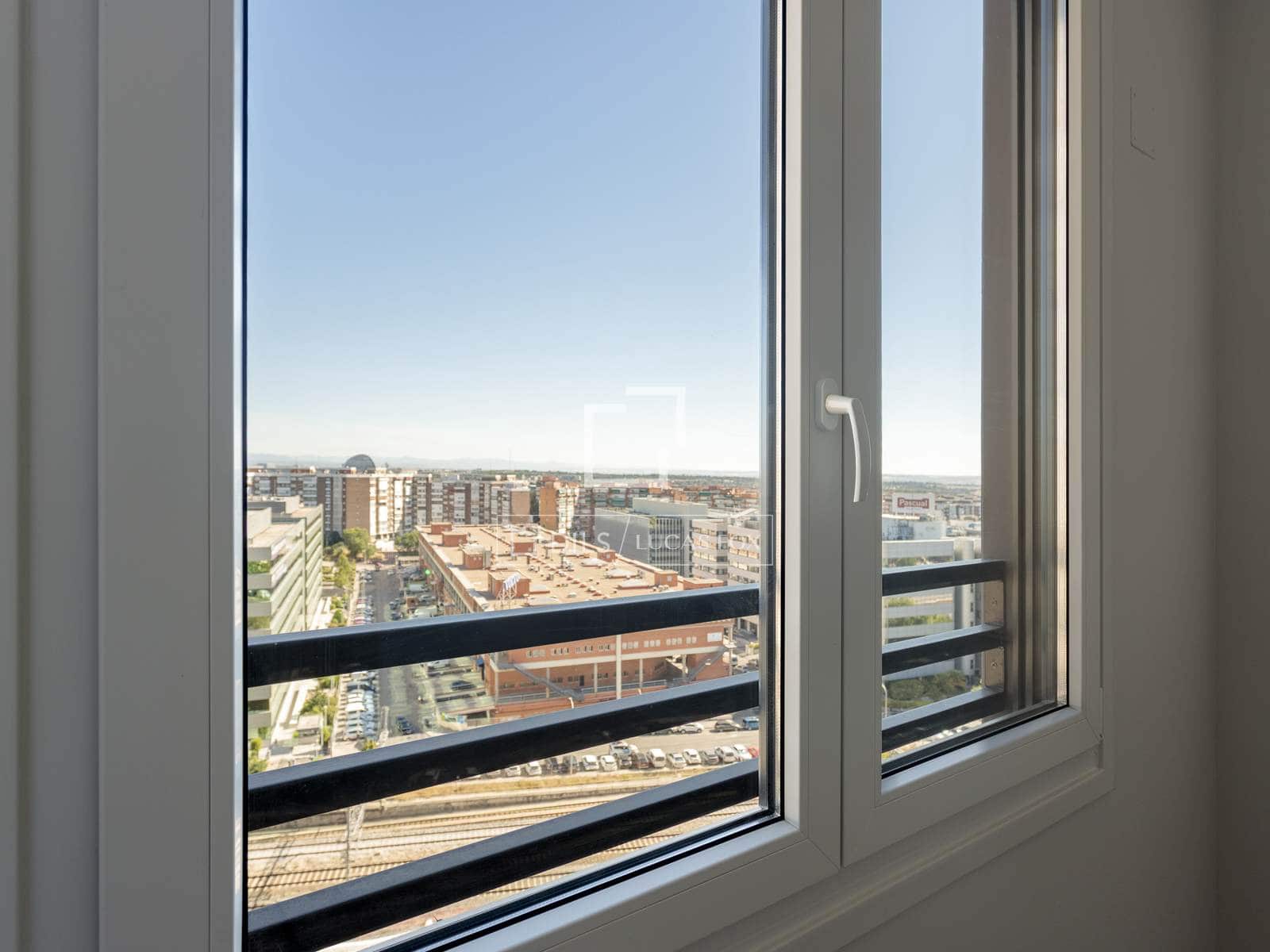 3 slaapkamer Appartement te huur in Madrid stad met zwembad garage - € 2.900 (Ref: 9895356)