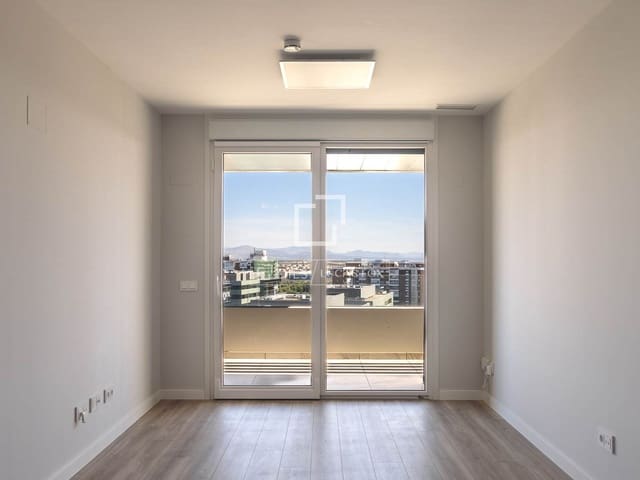 3 bedroom Apartment for rent in Valdefuentes, Madrid city with pool garage - € 2,900 (Ref: 9895356)