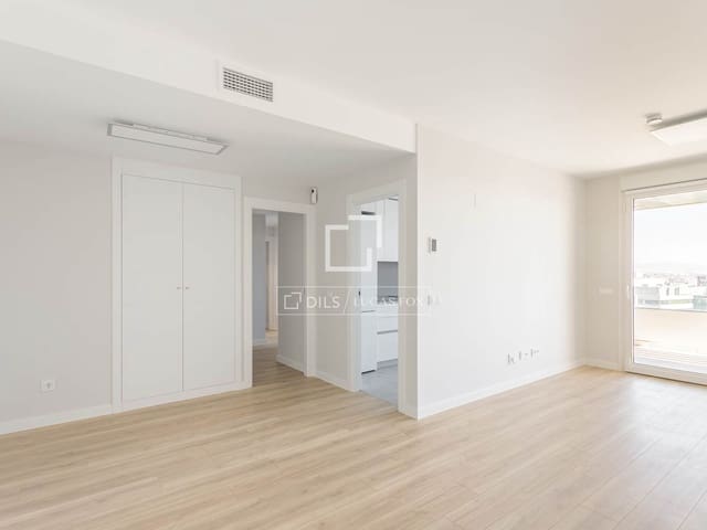 3 bedroom Apartment for rent in Valdefuentes, Madrid city with pool garage - € 2,900 (Ref: 9895356)