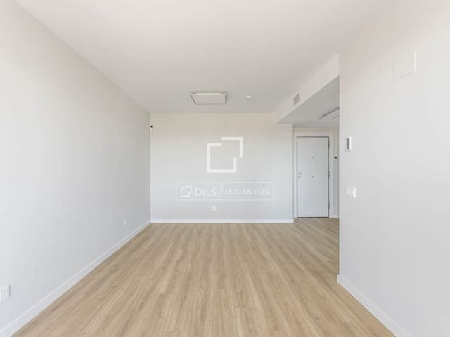 3 bedroom Apartment for rent in Valdefuentes, Madrid city with pool garage - € 2,900 (Ref: 9895356)