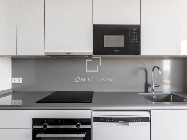 3 bedroom Apartment for rent in Valdefuentes, Madrid city with pool garage - € 2,900 (Ref: 9895356)