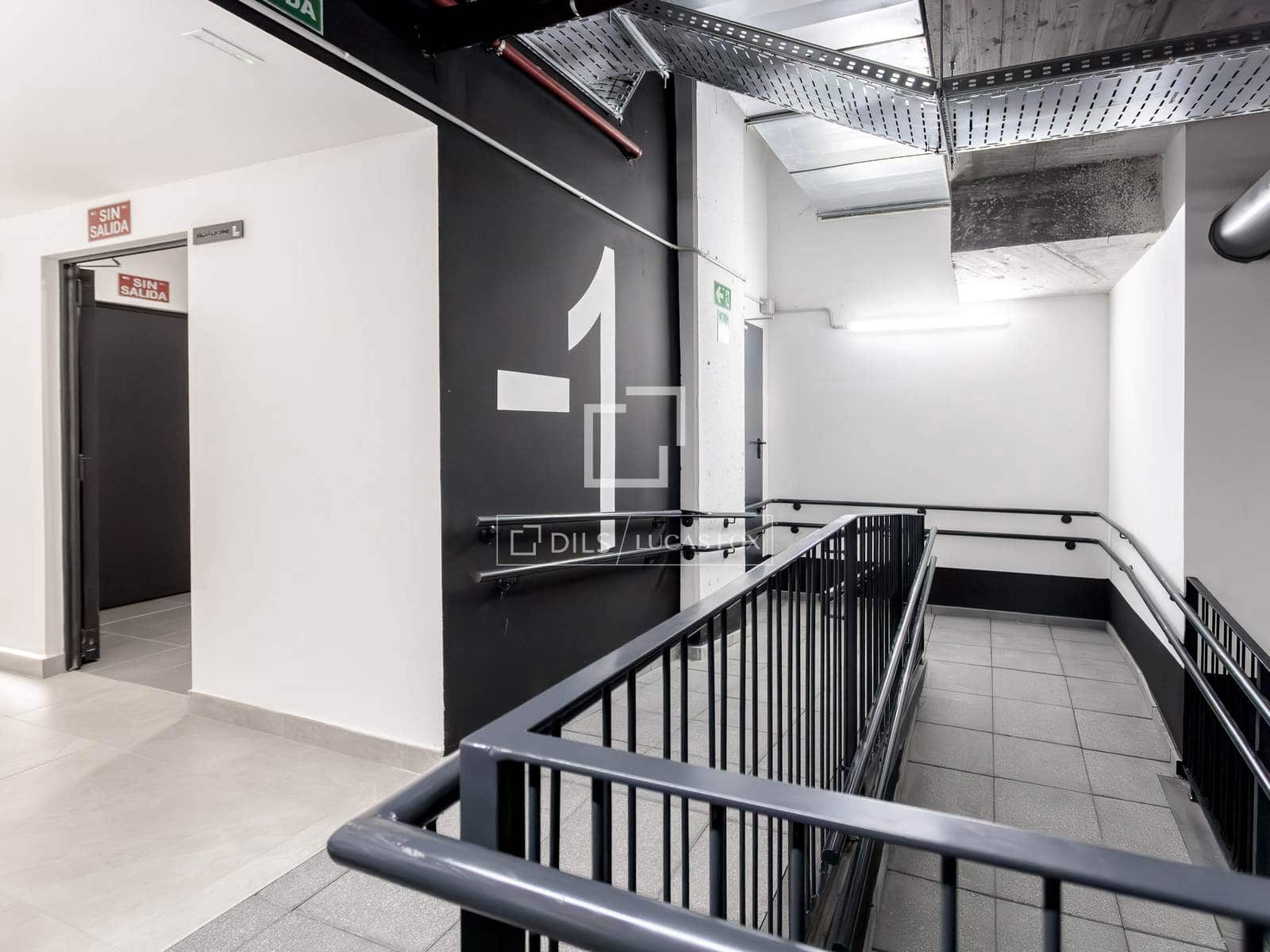3 slaapkamer Appartement te huur in Madrid stad met zwembad garage - € 2.900 (Ref: 9895356)
