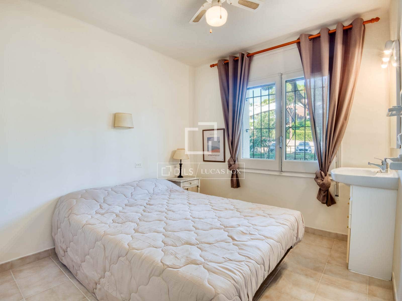 2 bedroom Apartment for sale in Calonge i Sant Antoni with garage - € 235,000 (Ref: 9895423)