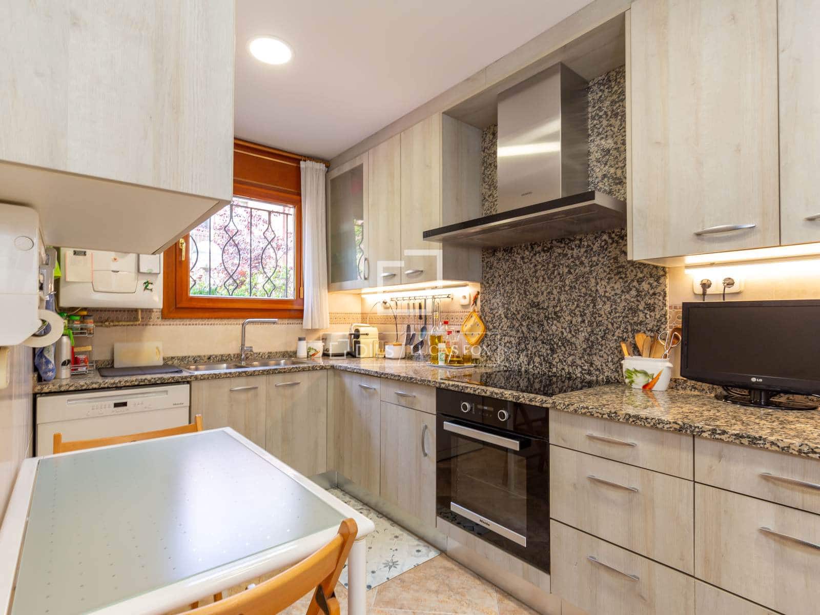 4 soverom Villa til salgs i Sant Just Desvern med garasje - € 790 000 (Ref: 9897389)