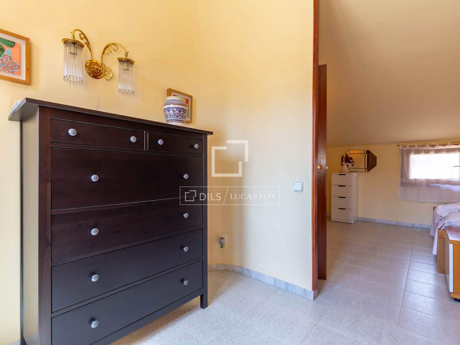 4 soverom Villa til salgs i Sant Just Desvern med garasje - € 790 000 (Ref: 9897389)