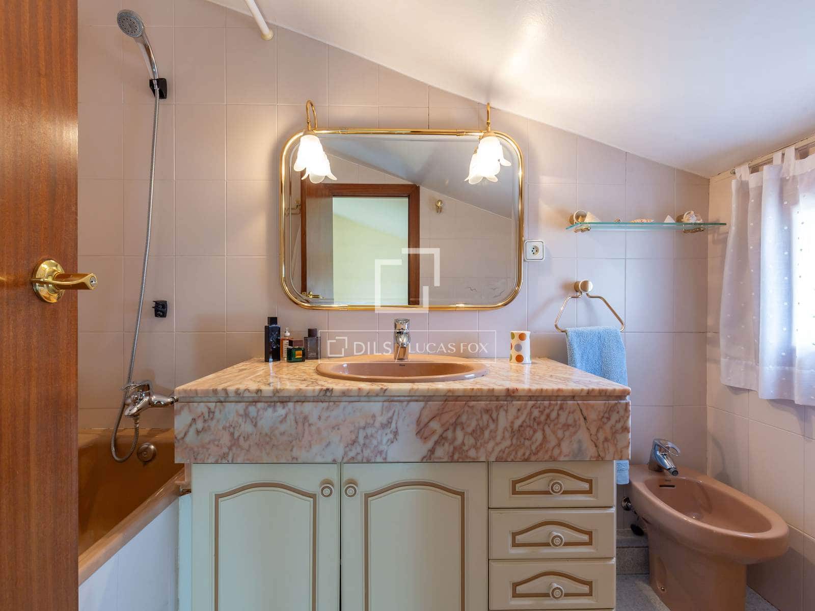 4 soverom Villa til salgs i Sant Just Desvern med garasje - € 790 000 (Ref: 9897389)