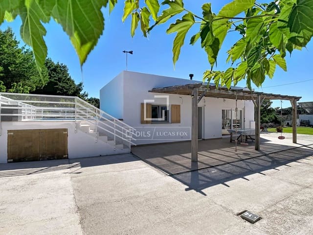 3 bedroom Finca/Country House for sale in Ciutadella de Menorca with garage - € 595,000 (Ref: 9898457)