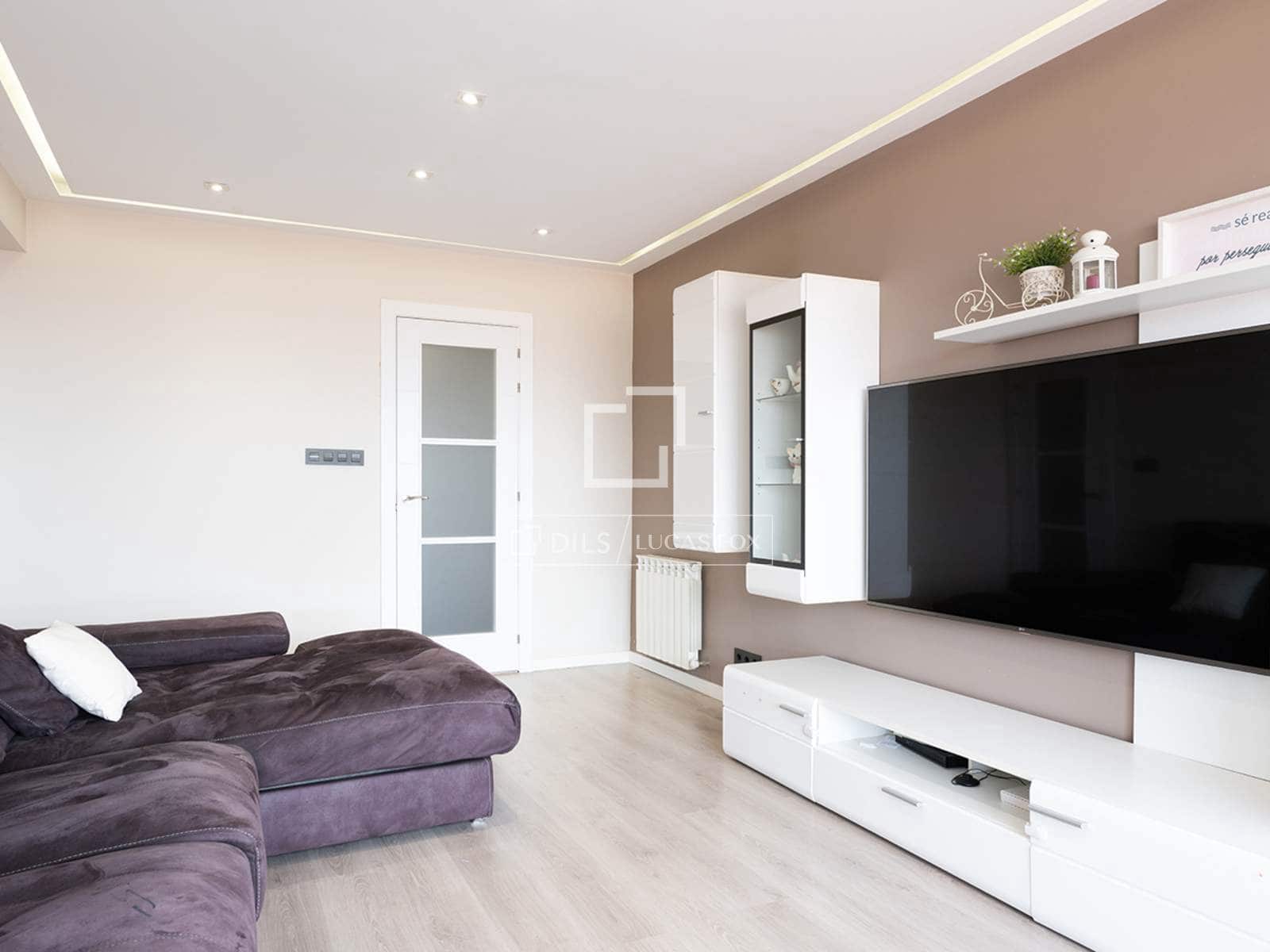 Apartamento de 3 habitaciones en Vigo en venta con garaje - 345.000 € (Ref: 9898458)