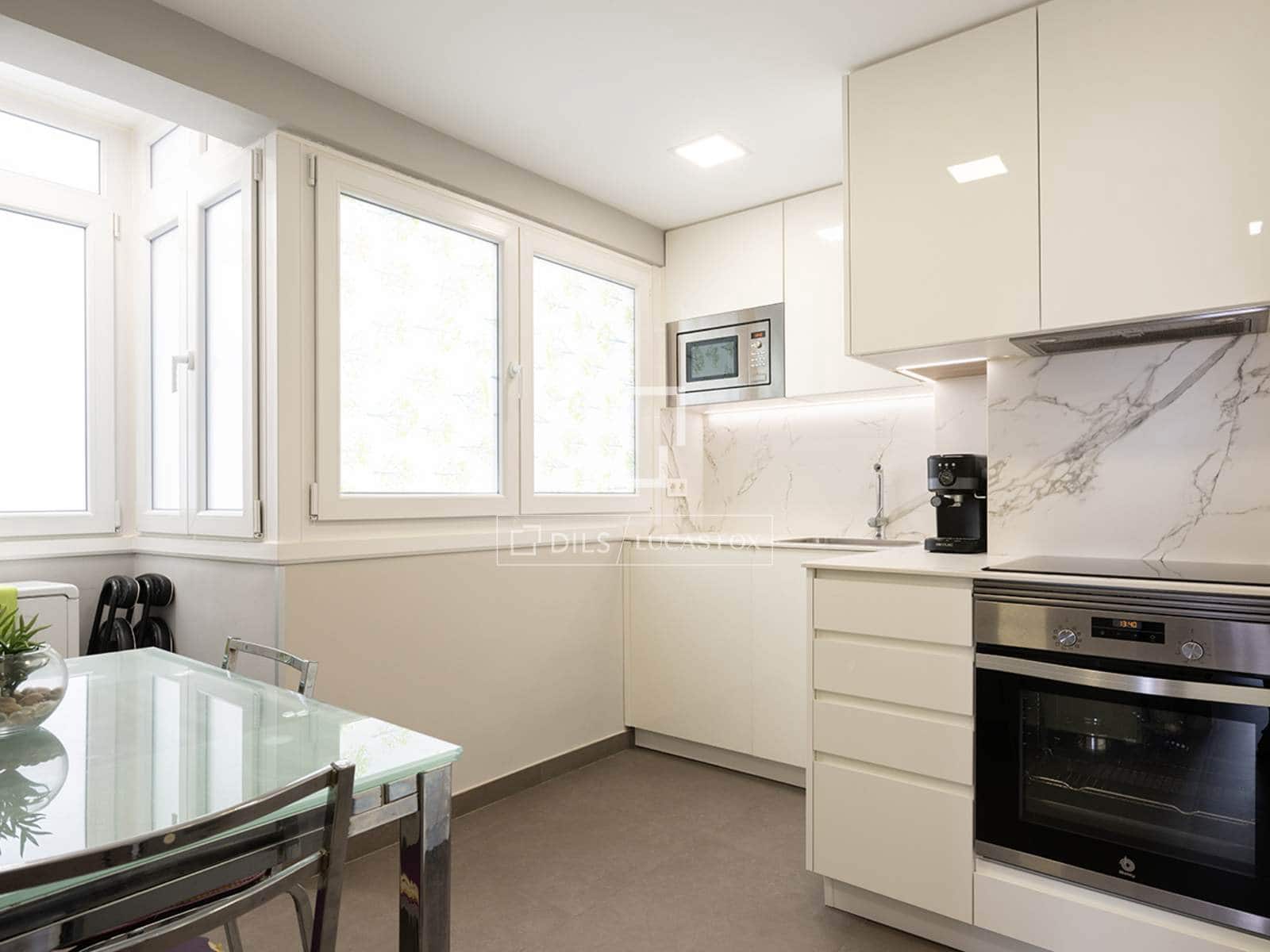Apartamento de 3 habitaciones en Vigo en venta con garaje - 345.000 € (Ref: 9898458)