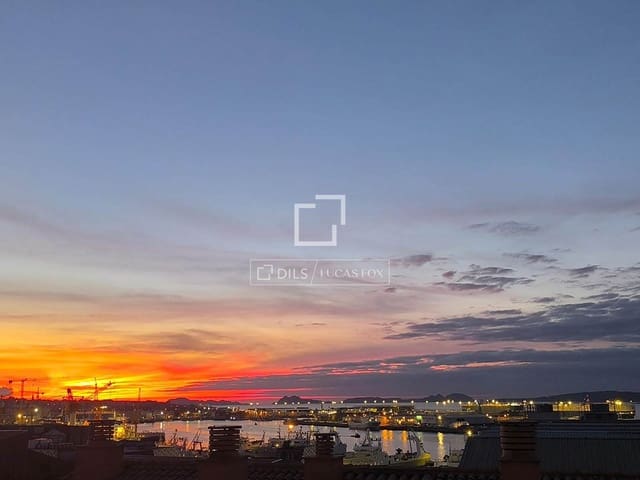 Apartamento de 3 habitaciones en Vigo en venta con garaje - 345.000 € (Ref: 9898458)
