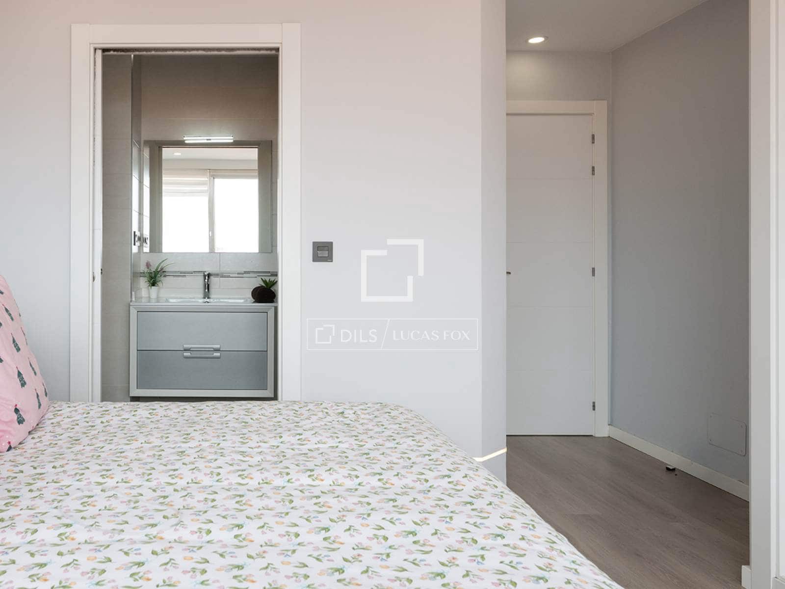 Apartamento de 3 habitaciones en Vigo en venta con garaje - 345.000 € (Ref: 9898458)