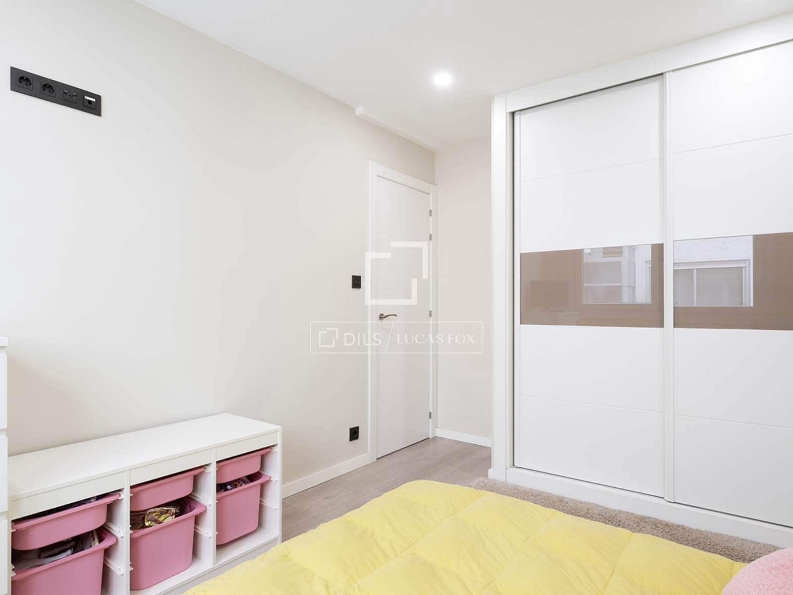 Apartamento de 3 habitaciones en Vigo en venta con garaje - 345.000 € (Ref: 9898458)