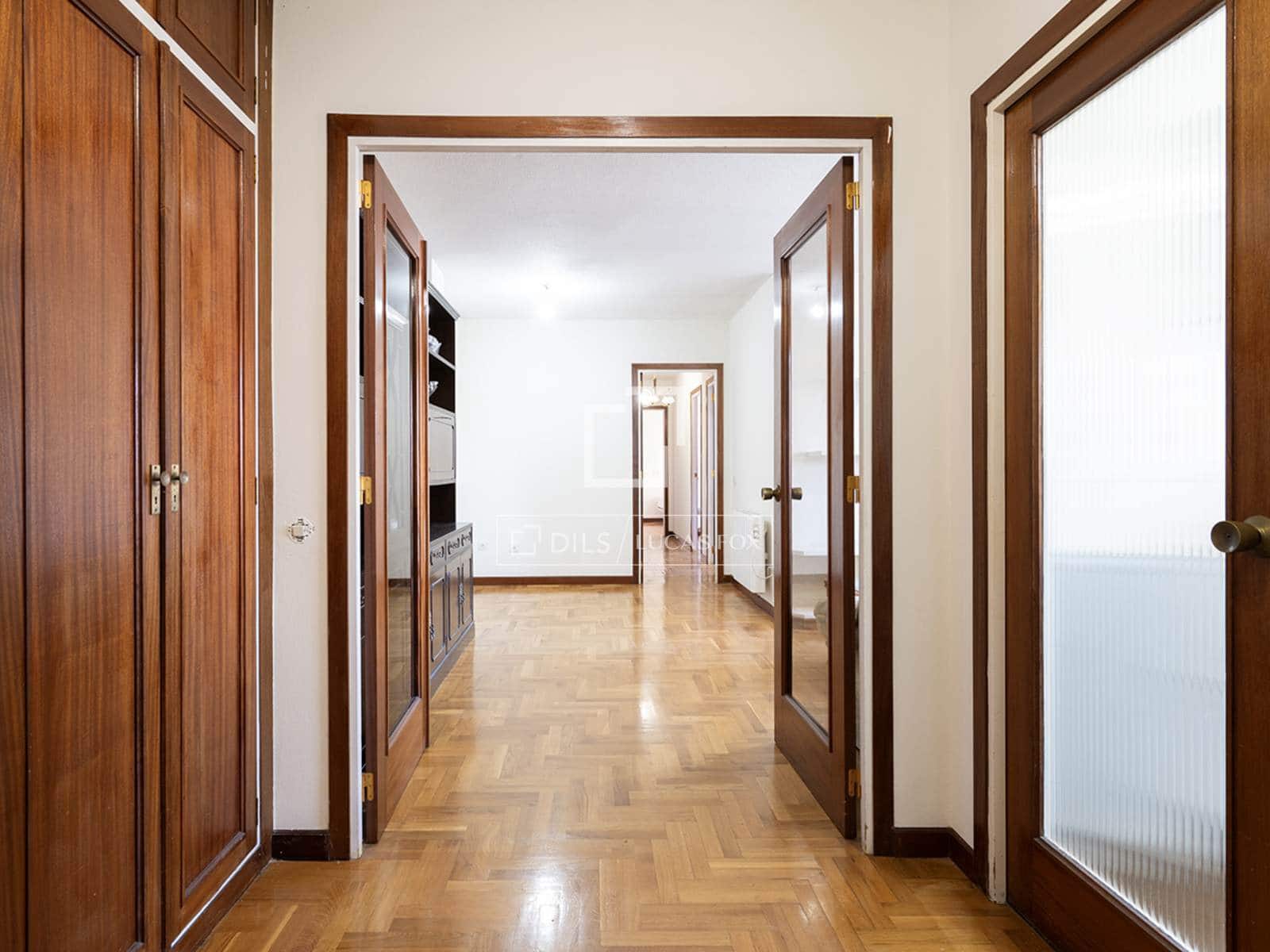 Apartamento de 3 habitaciones en Vigo en venta con garaje - 280.000 € (Ref: 9898459)