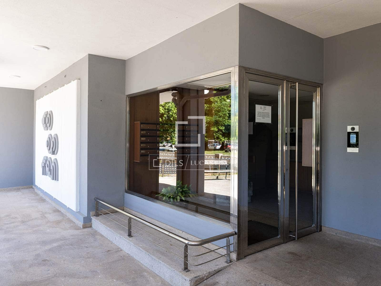 Apartamento de 3 habitaciones en Vigo en venta con garaje - 280.000 € (Ref: 9898459)