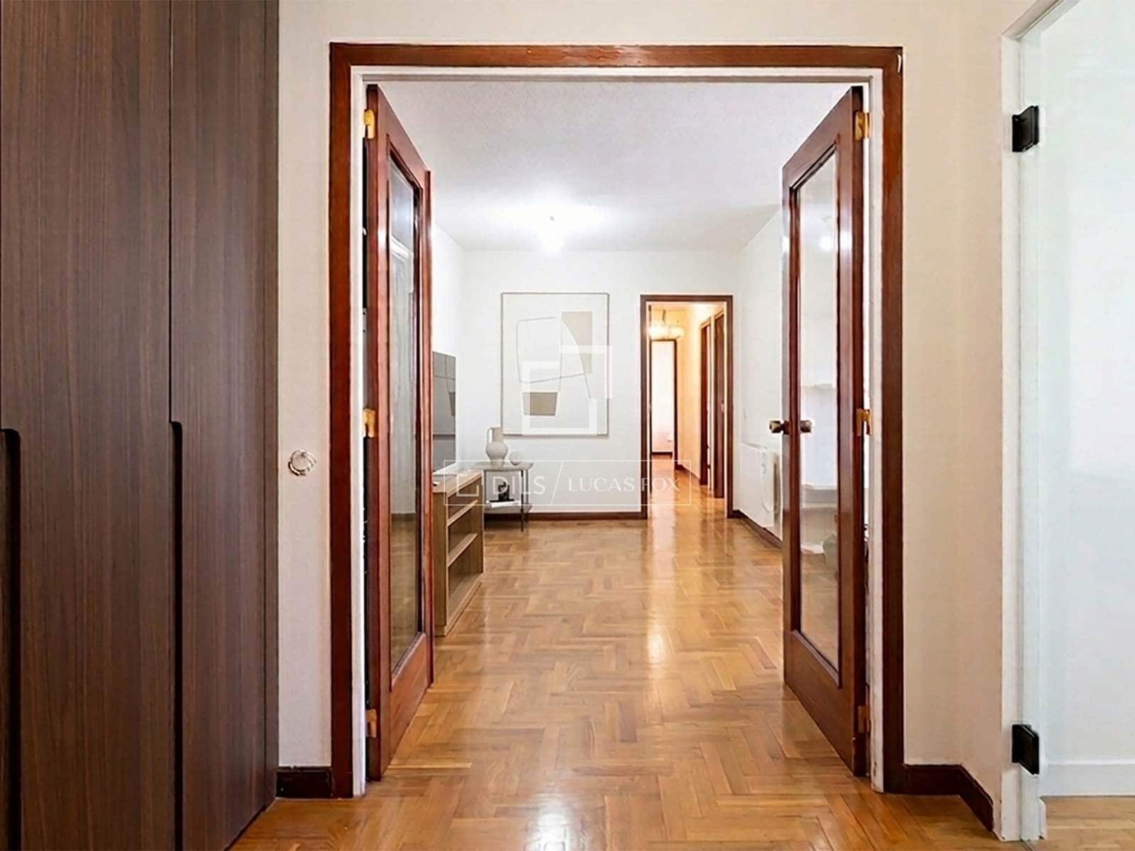 Apartamento de 3 habitaciones en Vigo en venta con garaje - 280.000 € (Ref: 9898459)