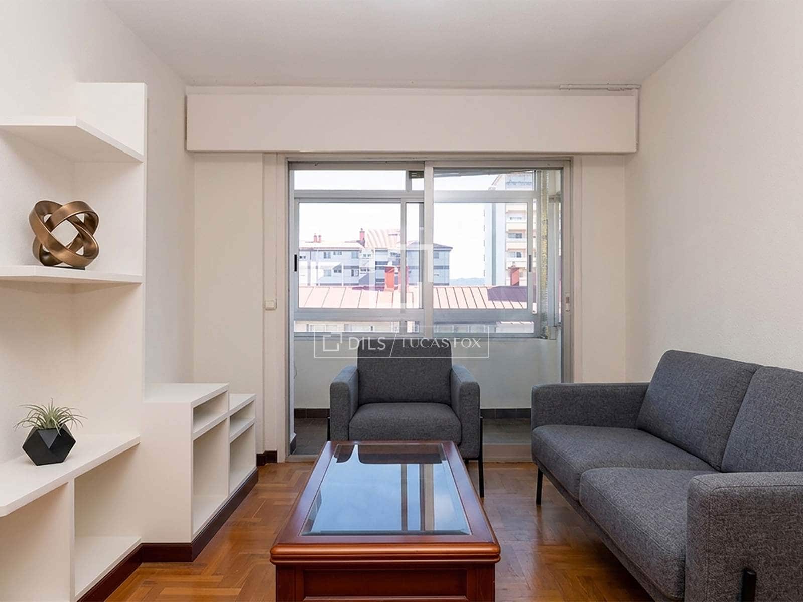 Apartamento de 3 habitaciones en Vigo en venta con garaje - 280.000 € (Ref: 9898459)