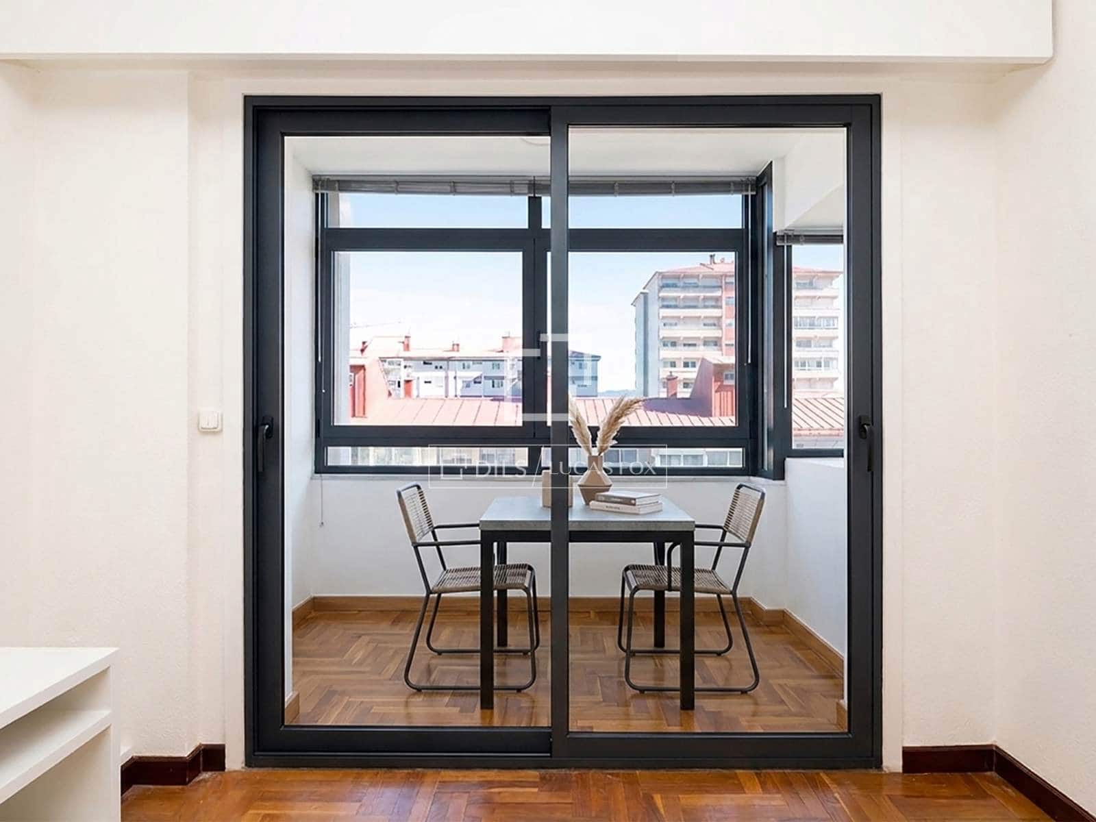 Apartamento de 3 habitaciones en Vigo en venta con garaje - 280.000 € (Ref: 9898459)