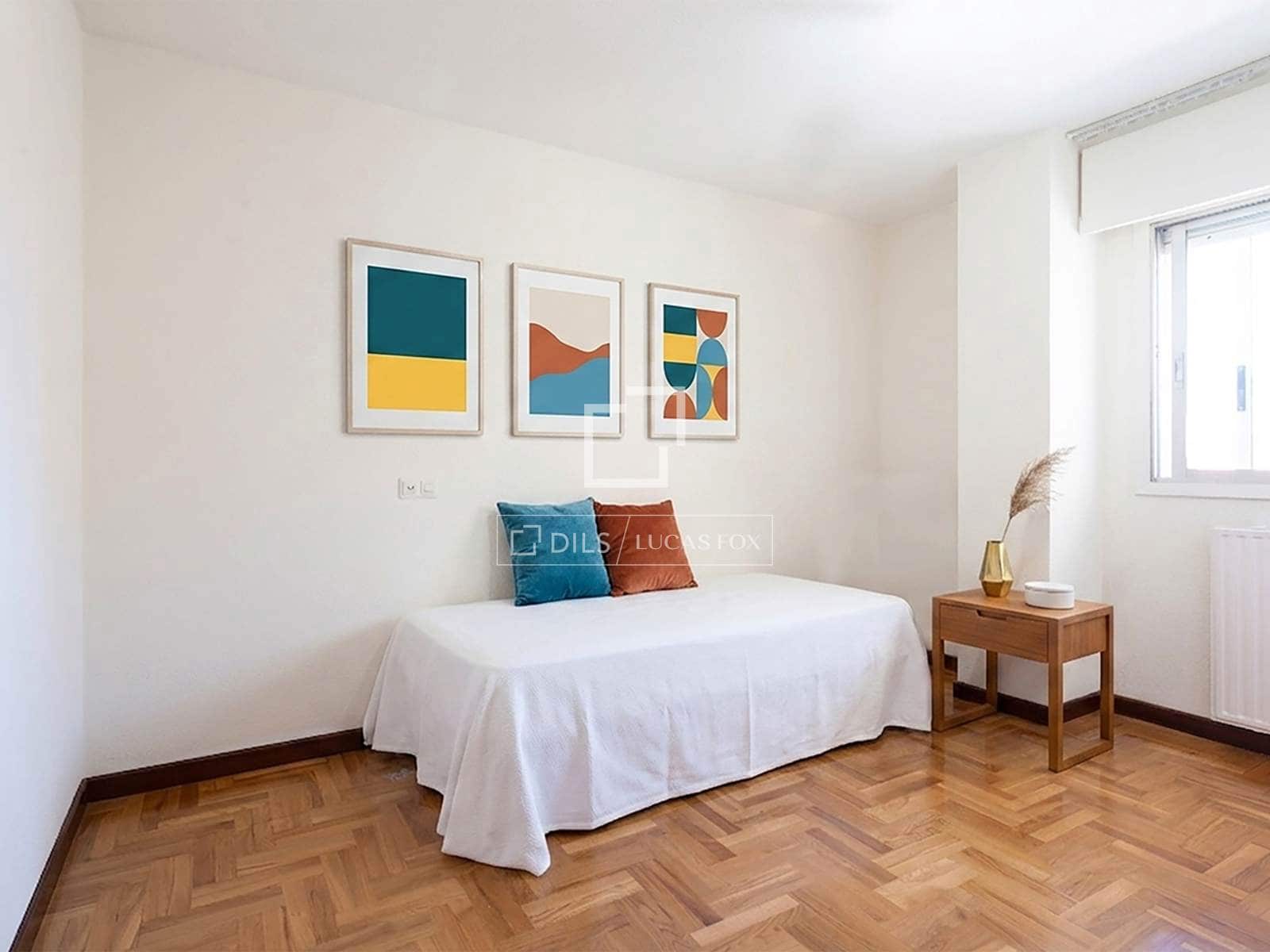 Apartamento de 3 habitaciones en Vigo en venta con garaje - 280.000 € (Ref: 9898459)