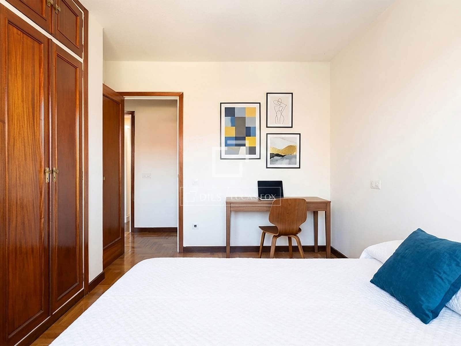 Apartamento de 3 habitaciones en Vigo en venta con garaje - 280.000 € (Ref: 9898459)