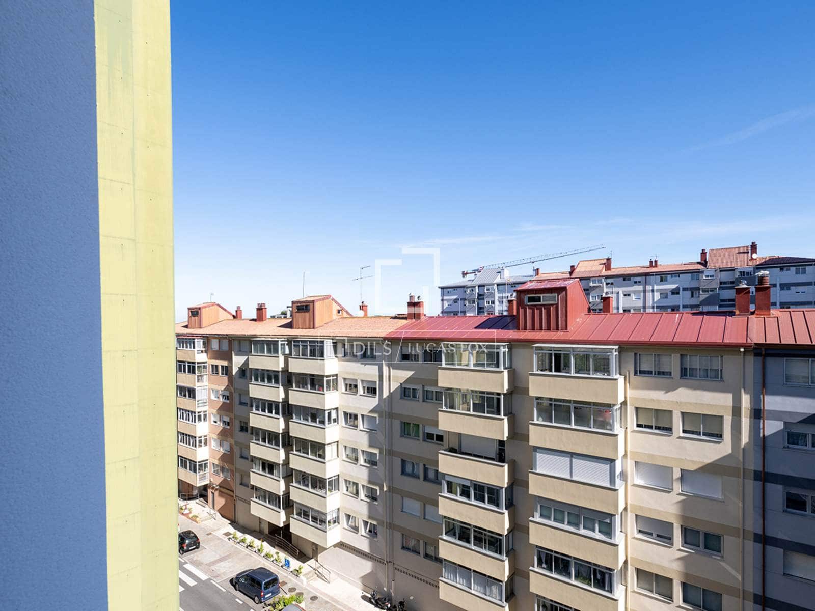 Apartamento de 3 habitaciones en Vigo en venta con garaje - 280.000 € (Ref: 9898459)