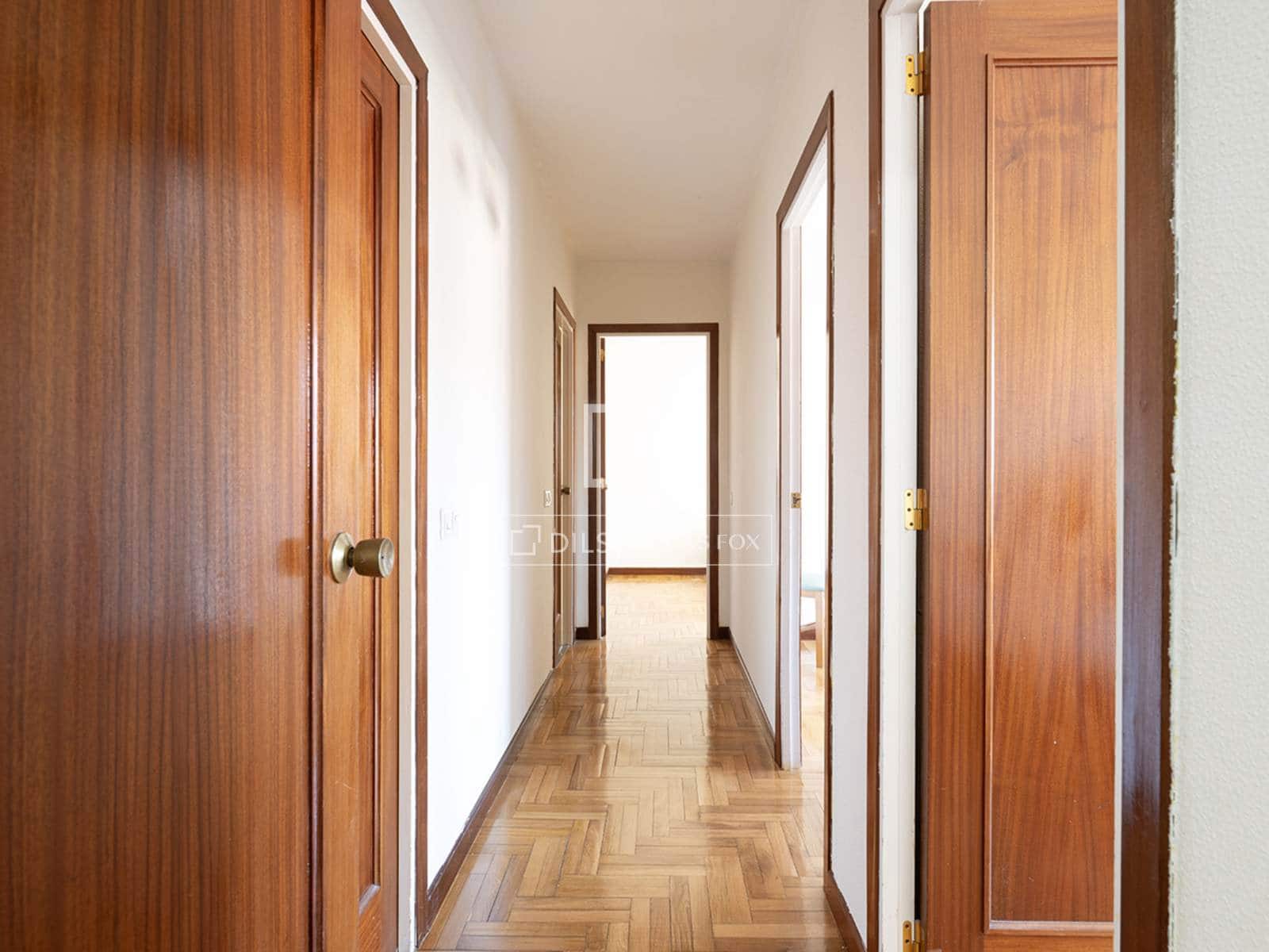 Apartamento de 3 habitaciones en Vigo en venta con garaje - 280.000 € (Ref: 9898459)