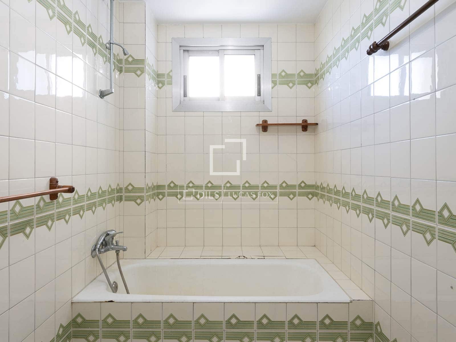 Apartamento de 3 habitaciones en Vigo en venta con garaje - 280.000 € (Ref: 9898459)