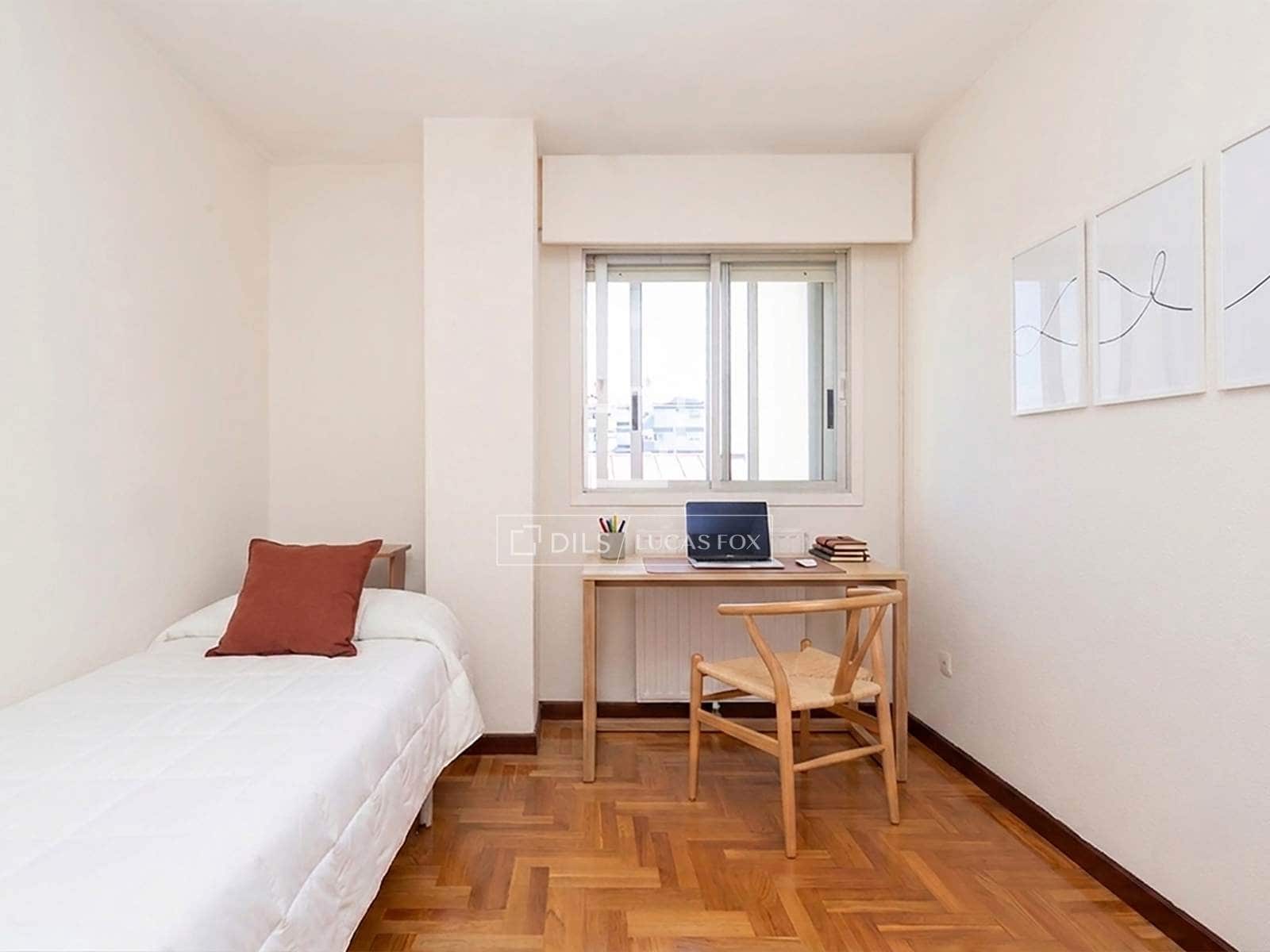 Apartamento de 3 habitaciones en Vigo en venta con garaje - 280.000 € (Ref: 9898459)