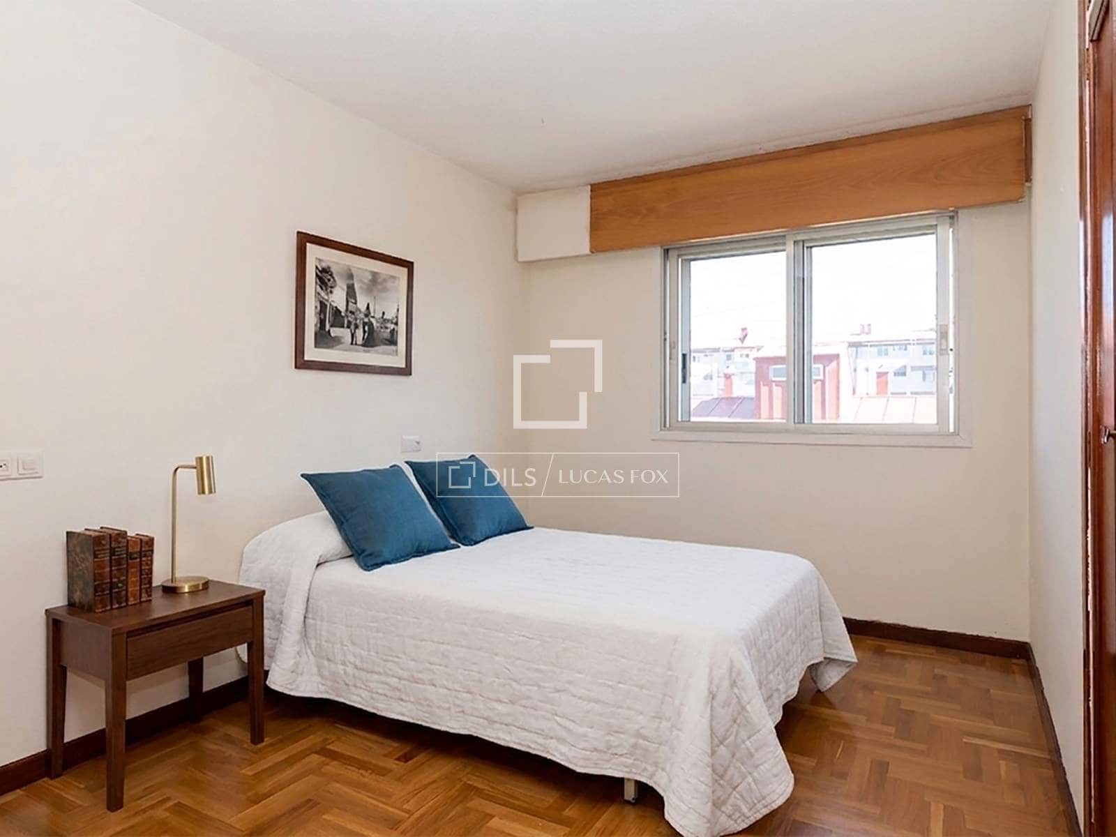 Apartamento de 3 habitaciones en Vigo en venta con garaje - 280.000 € (Ref: 9898459)