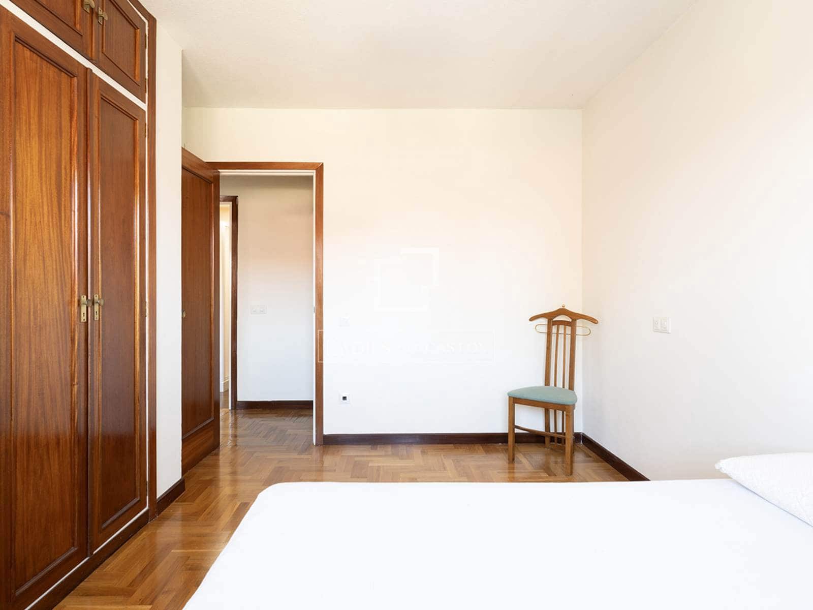Apartamento de 3 habitaciones en Vigo en venta con garaje - 280.000 € (Ref: 9898459)
