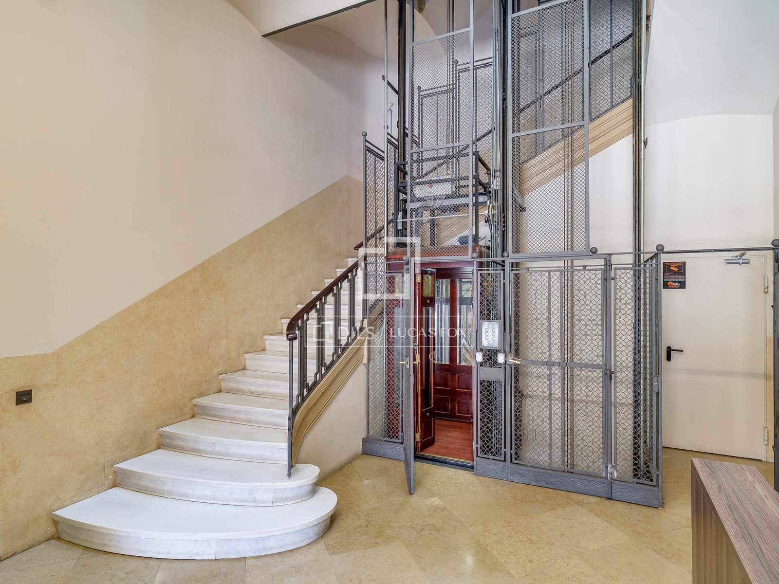 2 sypialnia Penthouse na sprzedaż w Miasto Barcelona z garażem - 1 150 000 € (Ref: 9902087)