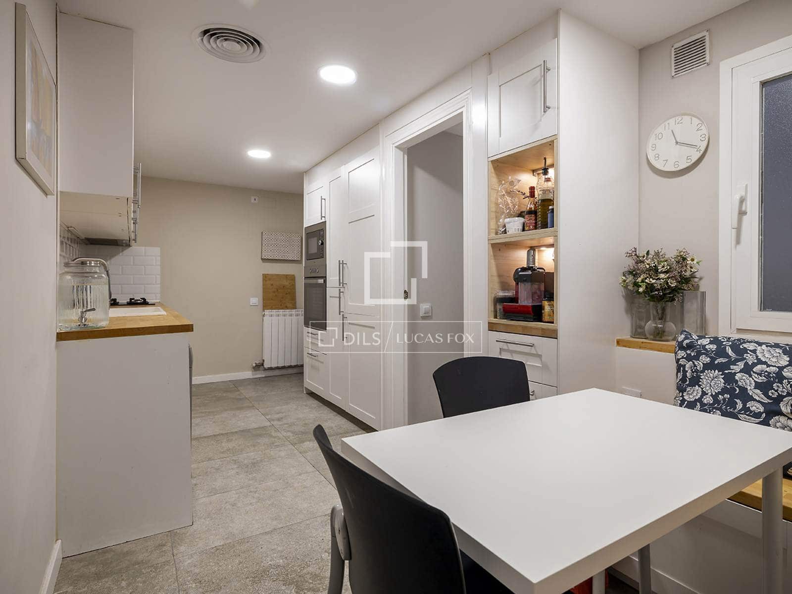 Appartement de 2 chambres à louer à Barcelone ville avec piscine garage - 2 562 € (Ref: 9902183)
