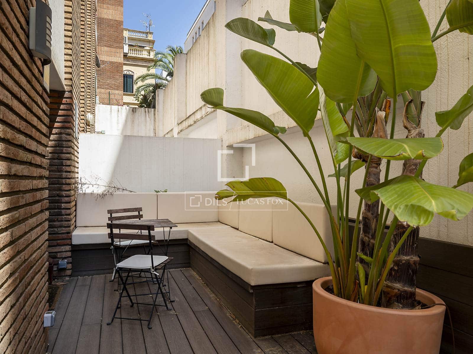 Appartement de 2 chambres à louer à Barcelone ville avec piscine garage - 2 562 € (Ref: 9902183)