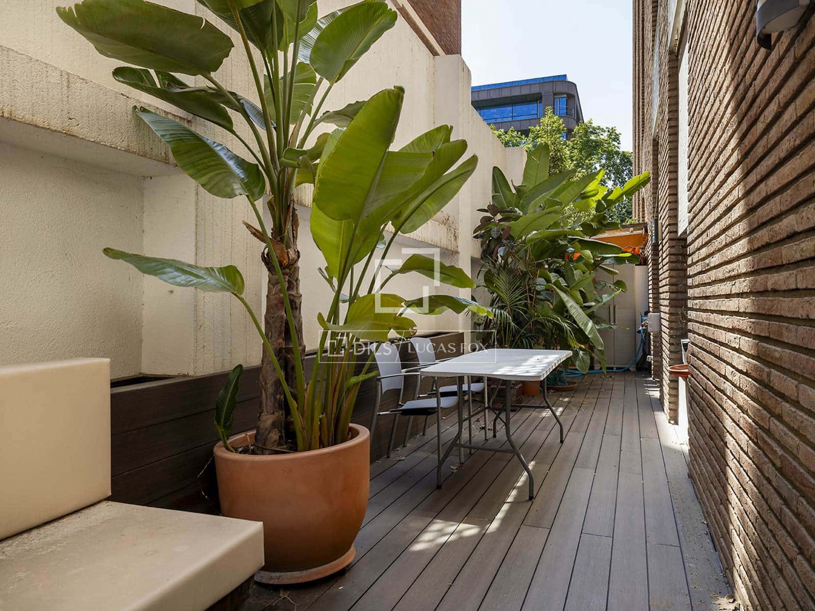 Appartement de 2 chambres à louer à Barcelone ville avec piscine garage - 2 562 € (Ref: 9902183)