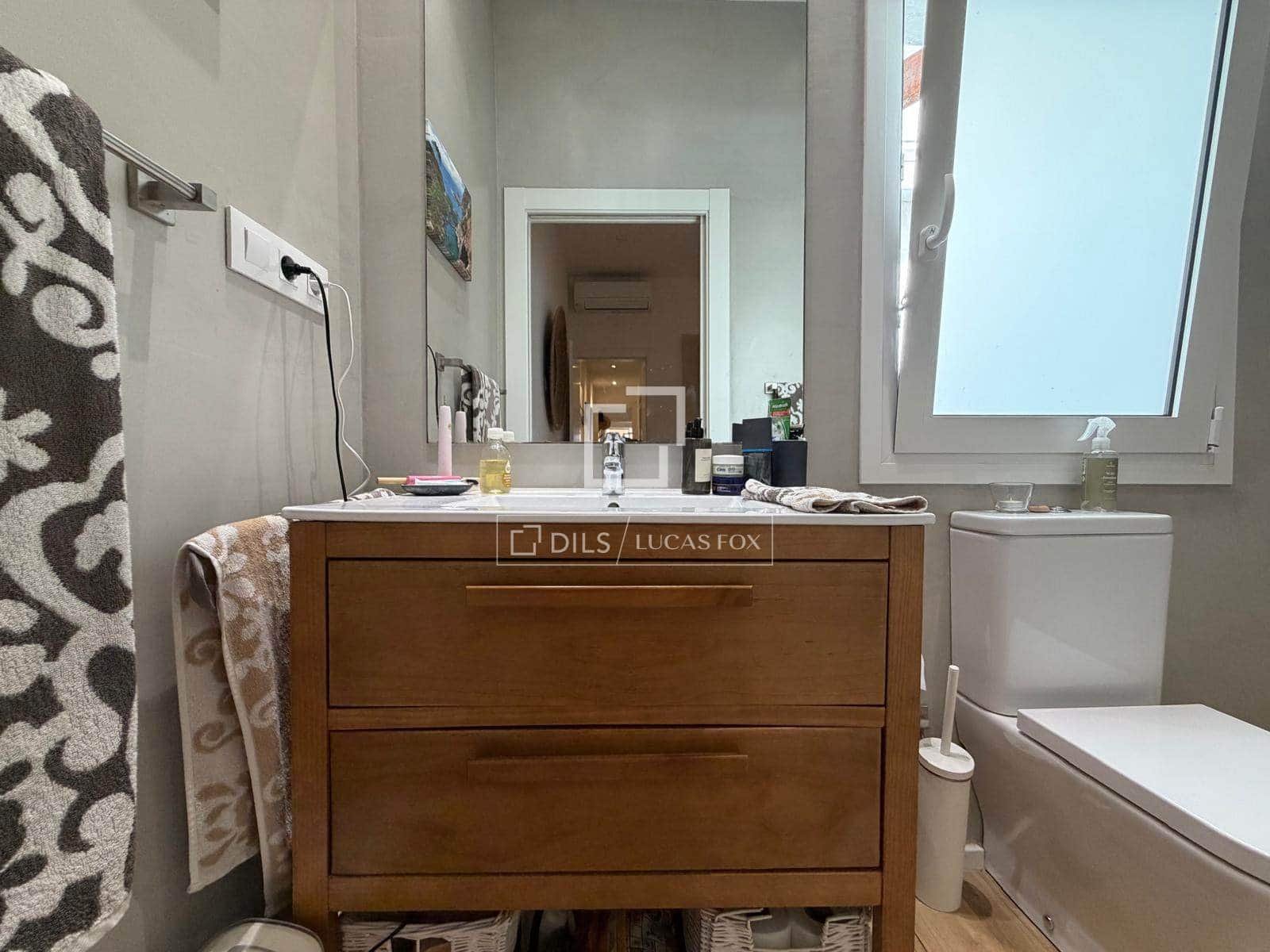 Appartement de 2 chambres à louer à Barcelone ville - 2 300 € (Ref: 9902326)
