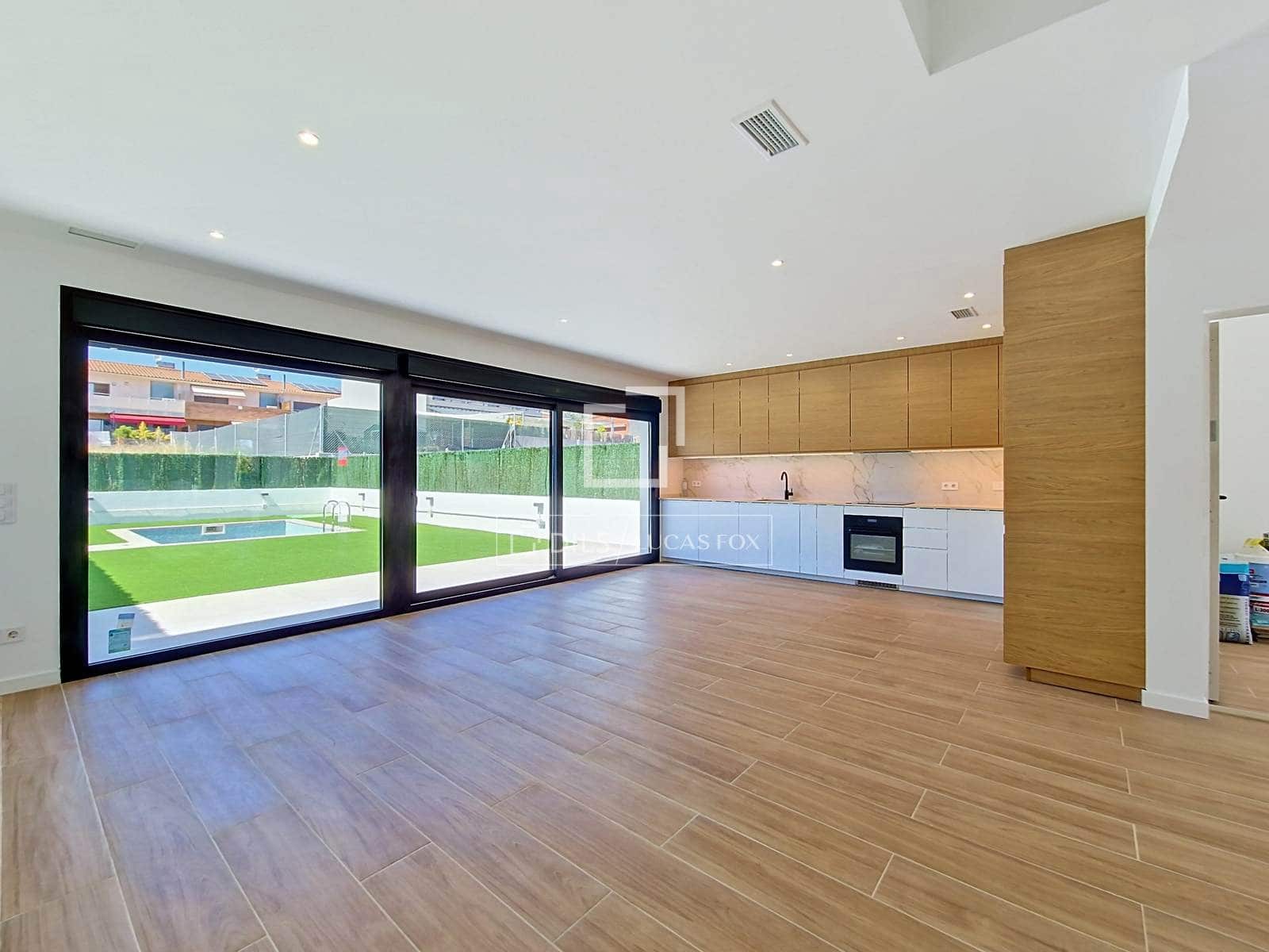 4 soverom Villa til salgs i Cunit med svømmebasseng garasje - € 515 000 (Ref: 9902442)