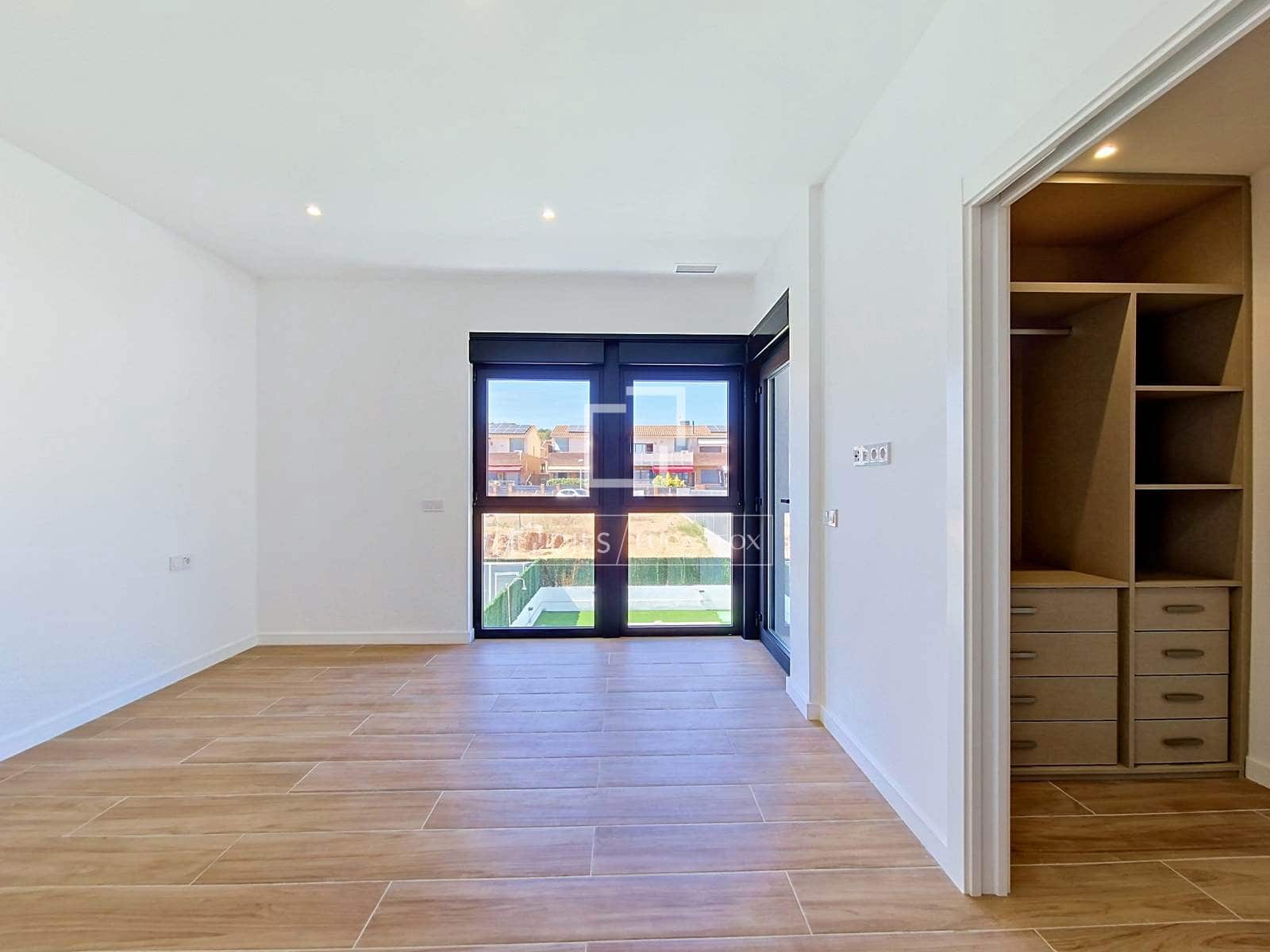 4 soverom Villa til salgs i Cunit med svømmebasseng garasje - € 515 000 (Ref: 9902442)