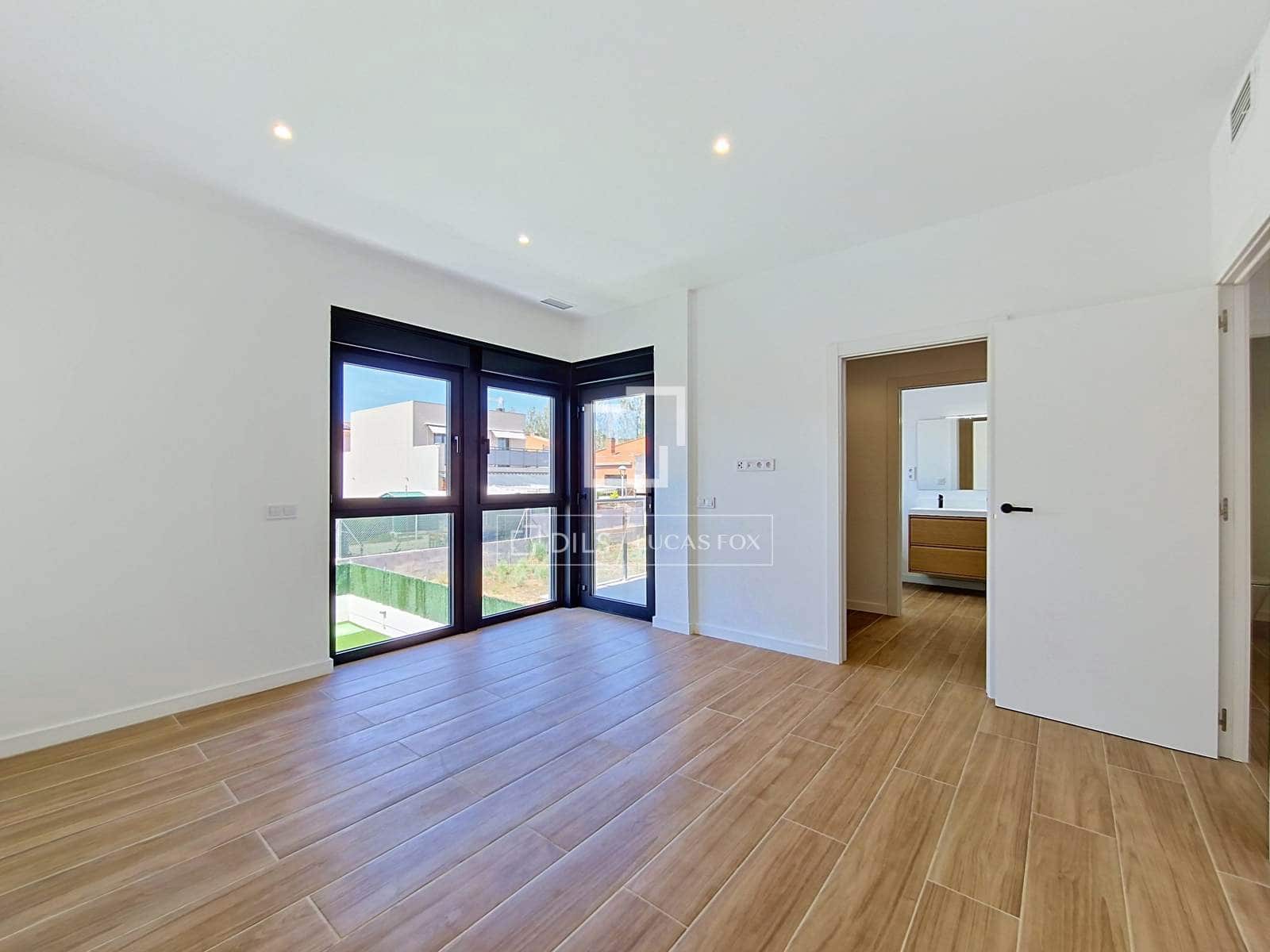 4 soverom Villa til salgs i Cunit med svømmebasseng garasje - € 515 000 (Ref: 9902442)