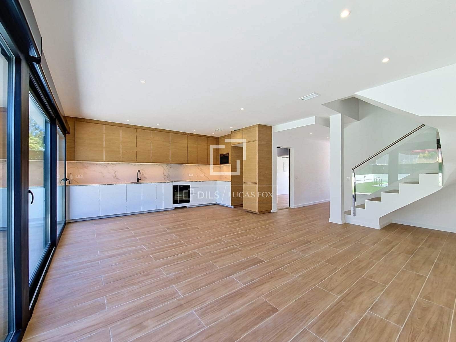 4 soverom Villa til salgs i Cunit med svømmebasseng garasje - € 515 000 (Ref: 9902442)