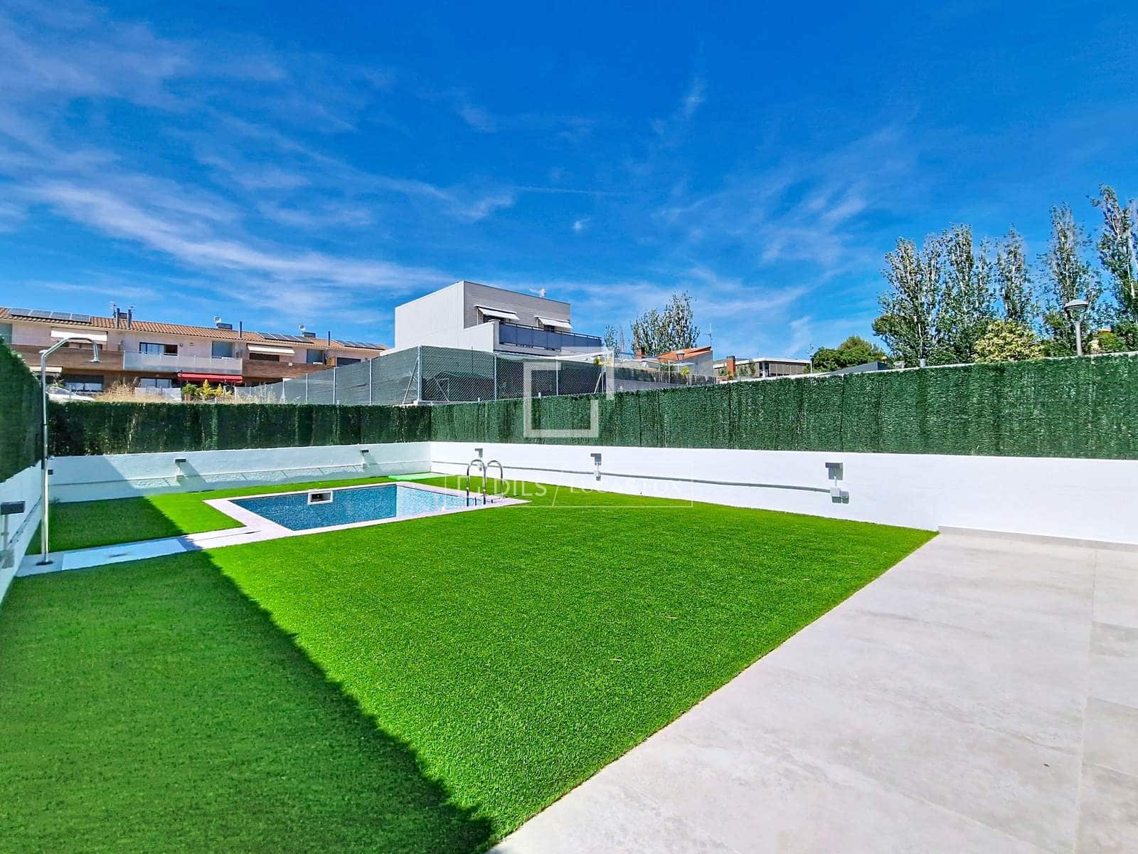 4 soverom Villa til salgs i Cunit med svømmebasseng garasje - € 515 000 (Ref: 9902442)