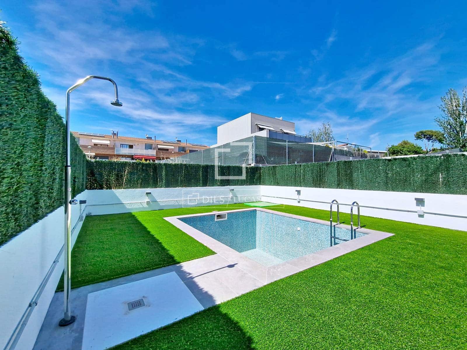 4 soverom Villa til salgs i Cunit med svømmebasseng garasje - € 515 000 (Ref: 9902442)