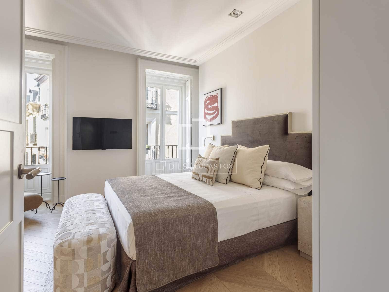 2 bedroom Apartment for rent in Madrid city with pool - € 15,000 (Ref: 9905038)