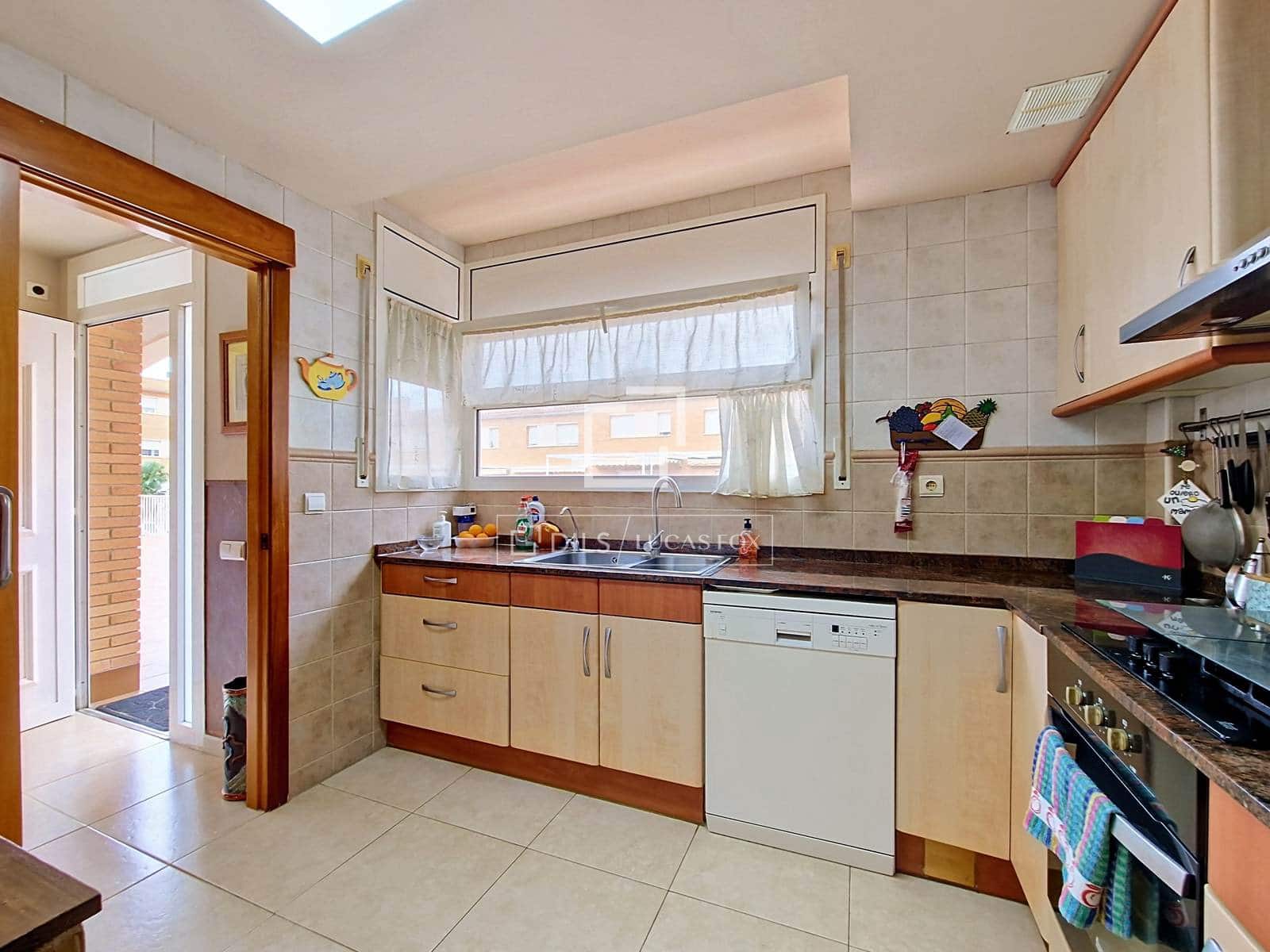 3 sovrum Villa till salu i Cubelles med pool garage - 410 000 € (Ref: 9905039)
