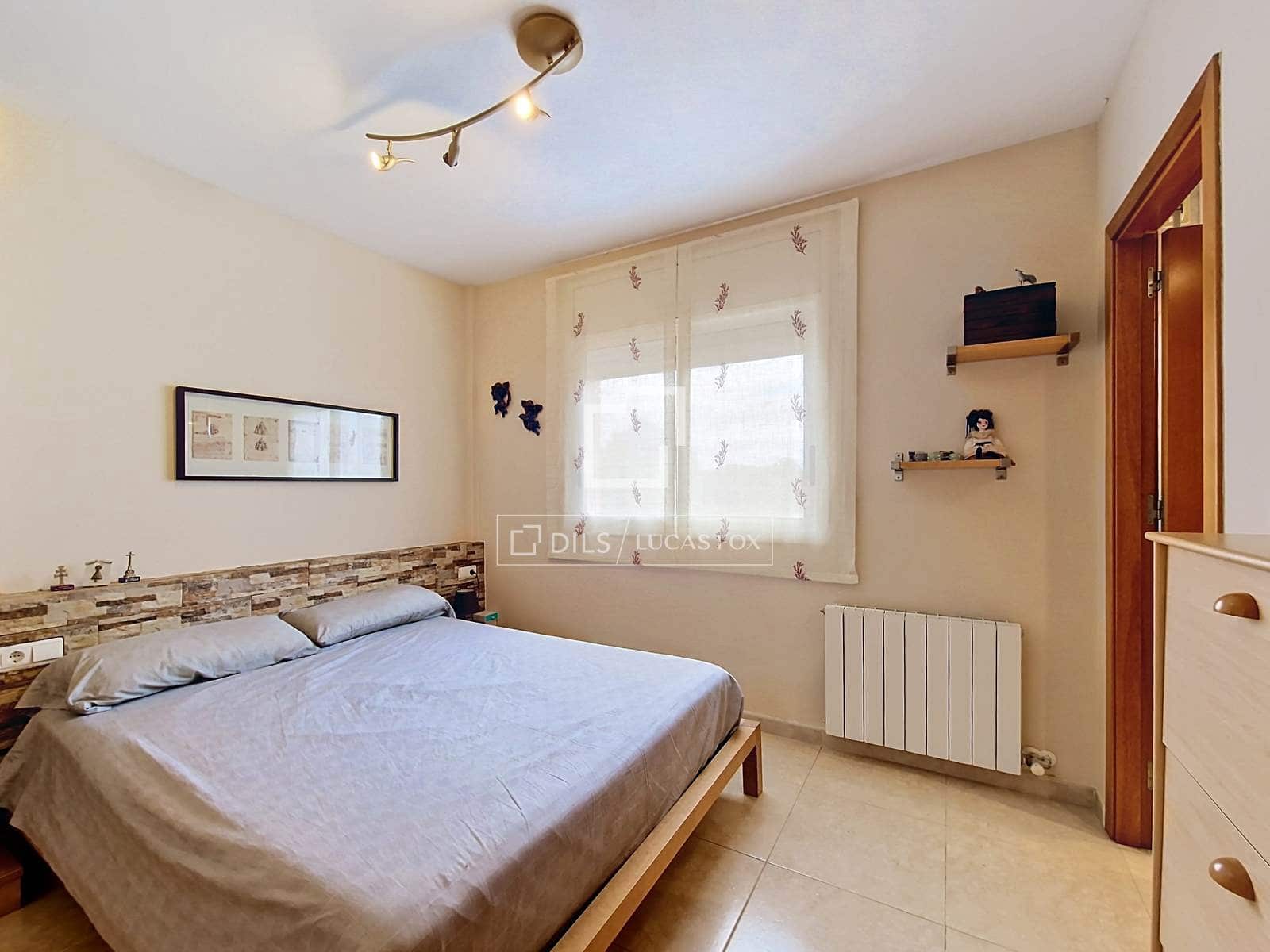 3 sovrum Villa till salu i Cubelles med pool garage - 410 000 € (Ref: 9905039)