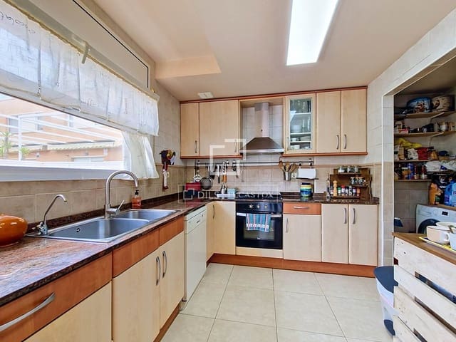 3 sovrum Villa till salu i Cubelles med pool garage - 410 000 € (Ref: 9905039)