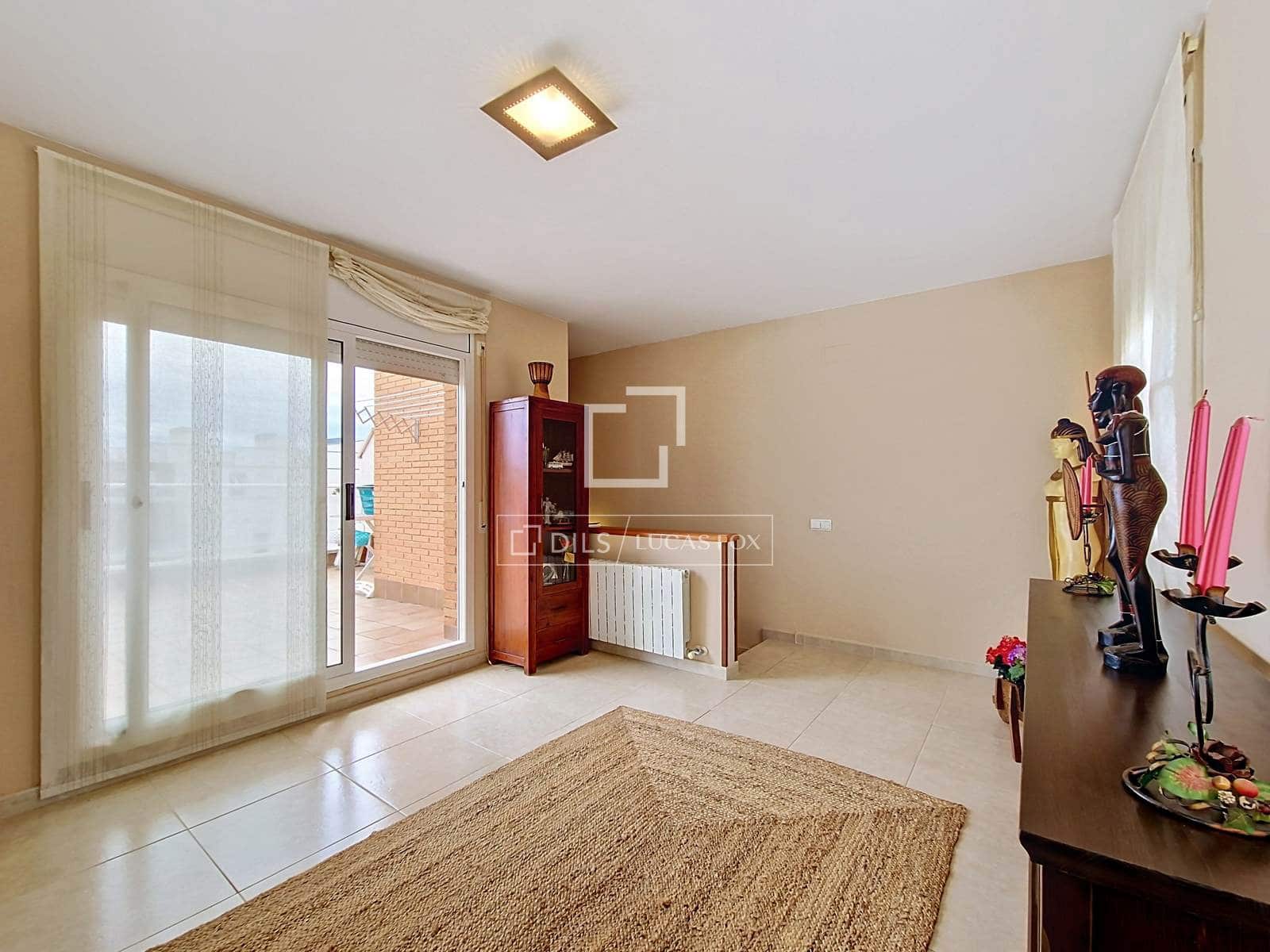 3 sovrum Villa till salu i Cubelles med pool garage - 410 000 € (Ref: 9905039)