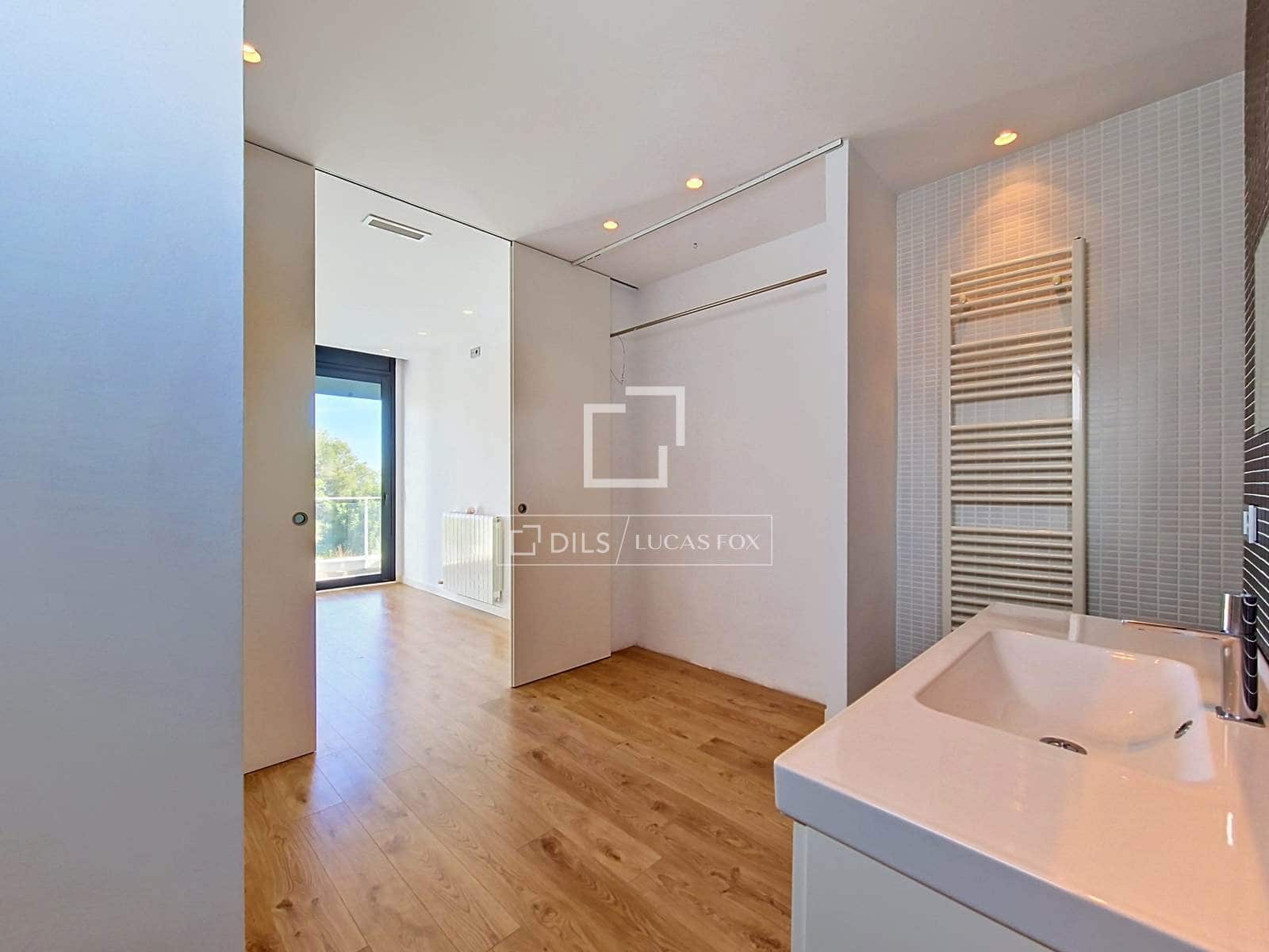 3 quarto Moradia para venda em Vilanova i la Geltru com piscina garagem - 1 090 000 € (Ref: 9905042)