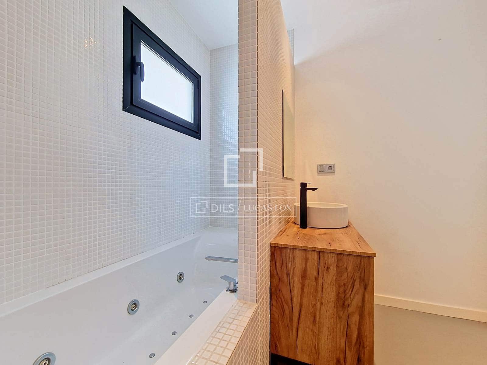 3 quarto Moradia para venda em Vilanova i la Geltru com piscina garagem - 1 090 000 € (Ref: 9905042)