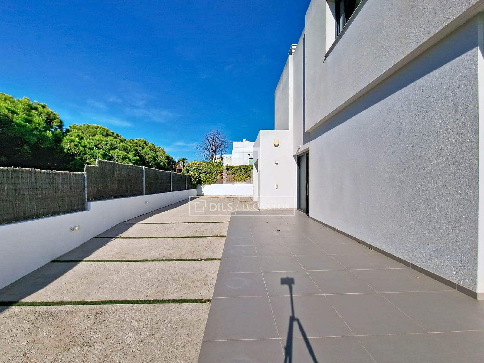 3 quarto Moradia para venda em Vilanova i la Geltru com piscina garagem - 1 090 000 € (Ref: 9905042)