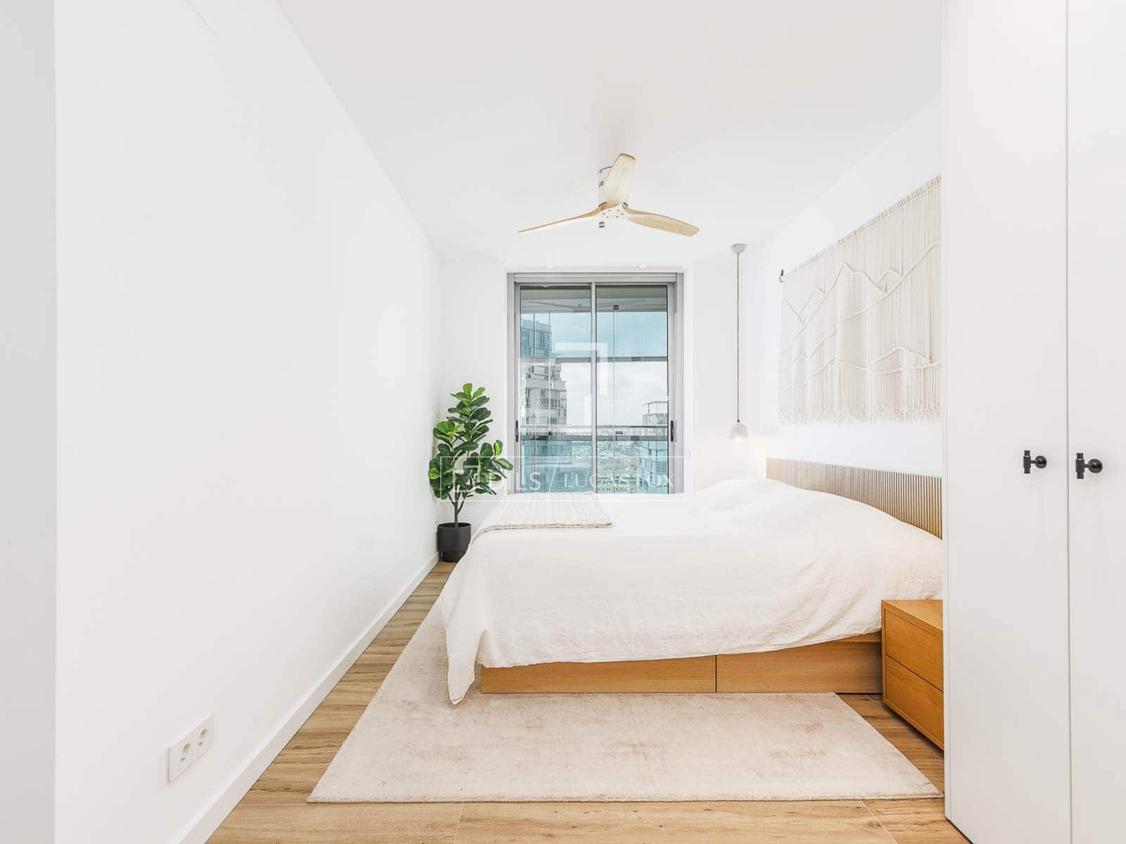 2 soverom Leilighet til salgs i Barcelona by med svømmebasseng garasje - € 1 200 000 (Ref: 9905159)