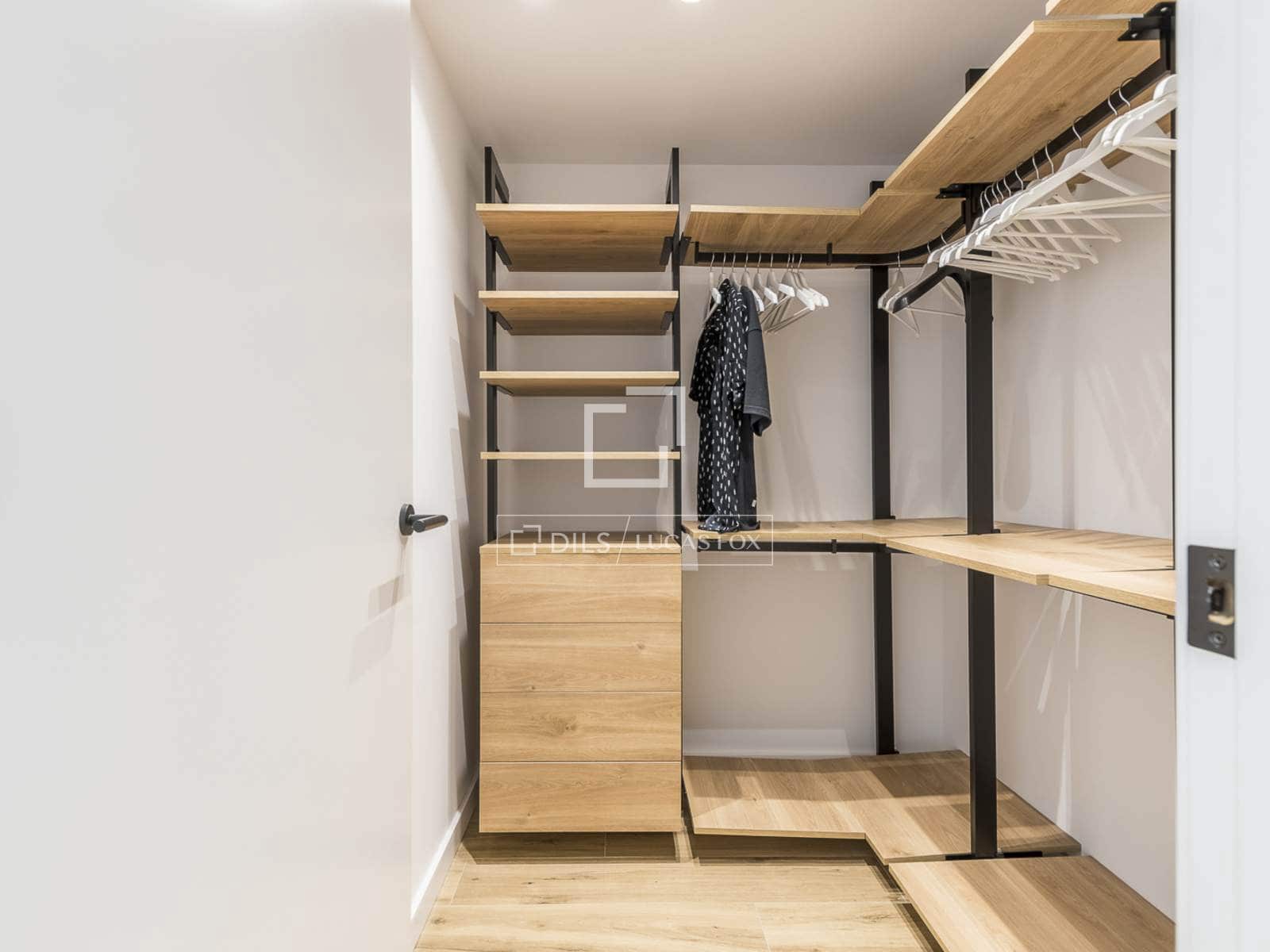 2 soverom Leilighet til salgs i Barcelona by med svømmebasseng garasje - € 1 200 000 (Ref: 9905159)